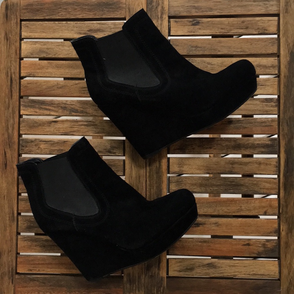 Seychelles Platform Suede Wedge size 9